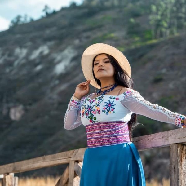 Entrevista a Nelly Janeth: todos los ecuatorianos deberíamos hablar kichwa